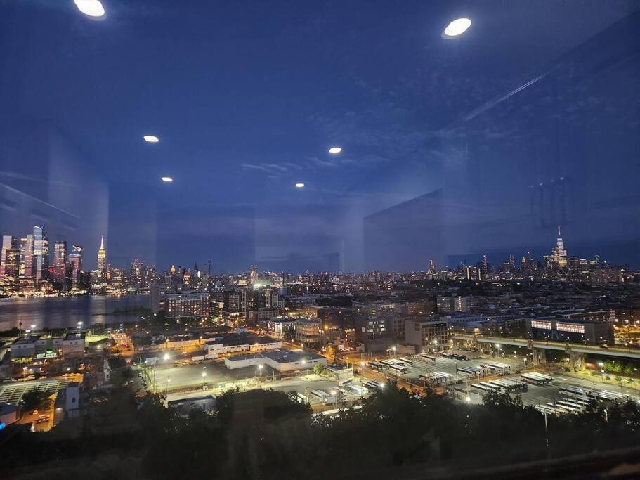 Elegant 2 Bed Gem! Mins From Nyc Lägenhet Union City Exteriör bild