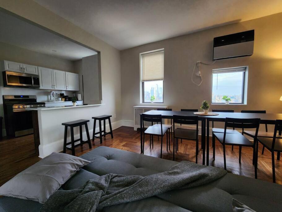 Elegant 2 Bed Gem! Mins From Nyc Lägenhet Union City Exteriör bild