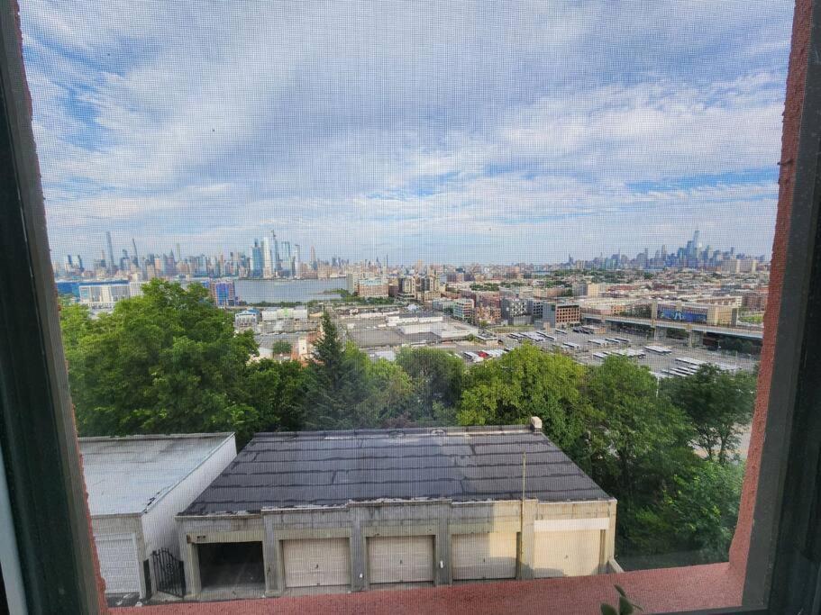 Elegant 2 Bed Gem! Mins From Nyc Lägenhet Union City Exteriör bild
