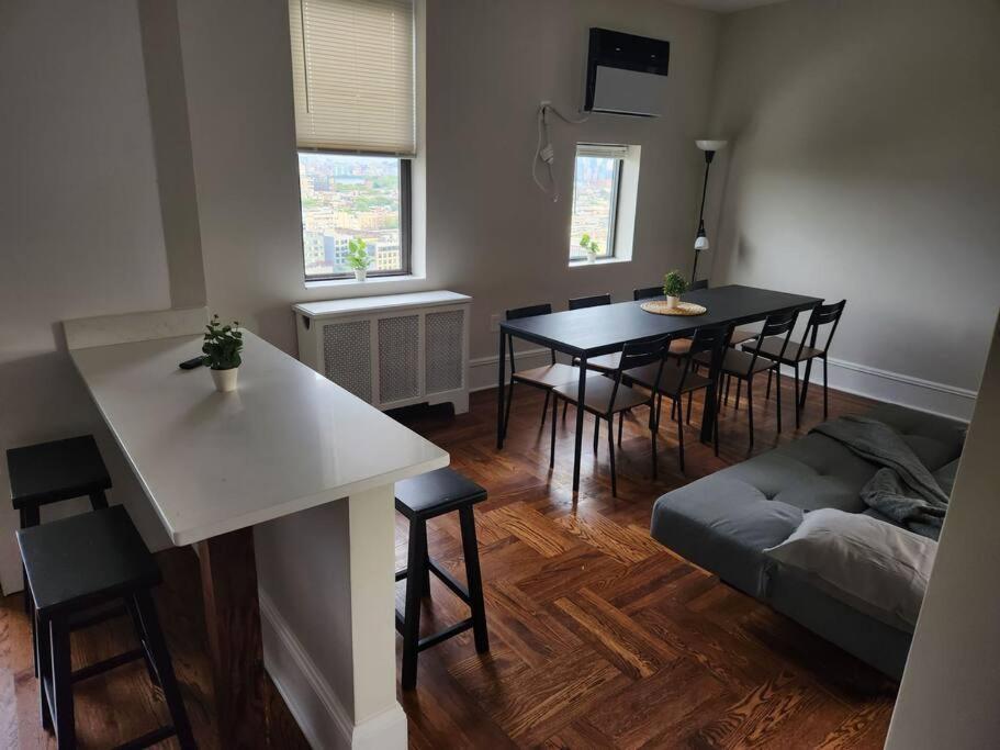 Elegant 2 Bed Gem! Mins From Nyc Lägenhet Union City Exteriör bild