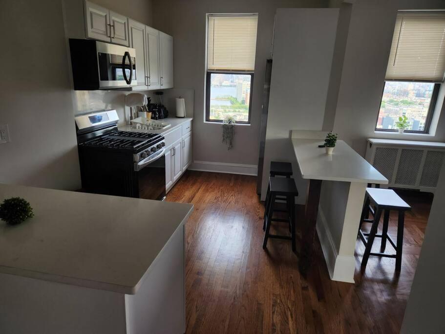 Elegant 2 Bed Gem! Mins From Nyc Lägenhet Union City Exteriör bild