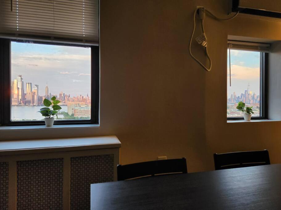 Elegant 2 Bed Gem! Mins From Nyc Lägenhet Union City Exteriör bild